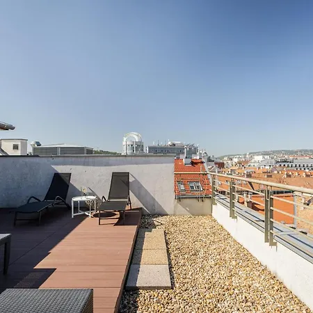 דירה Panoramic Penthouse With Rooftop Terrace & Parking For 2 Cars