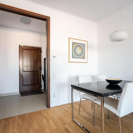 Panoramic Penthouse With Rooftop Terrace & Parking For 2 Cars דירה בודפשט