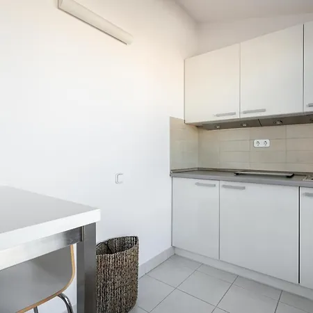 Panoramic Penthouse With Rooftop Terrace & Parking For 2 Cars דירה בודפשט