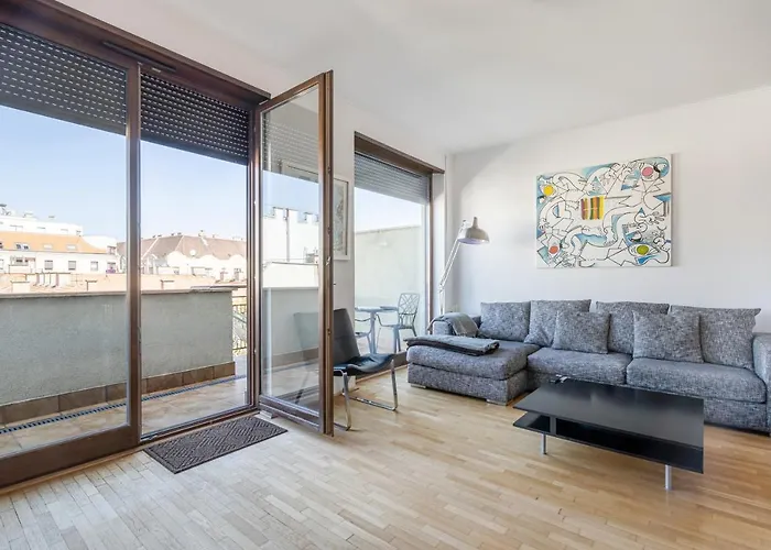 Panoramic Penthouse With Rooftop Terrace & Parking For 2 Cars * Будапешт