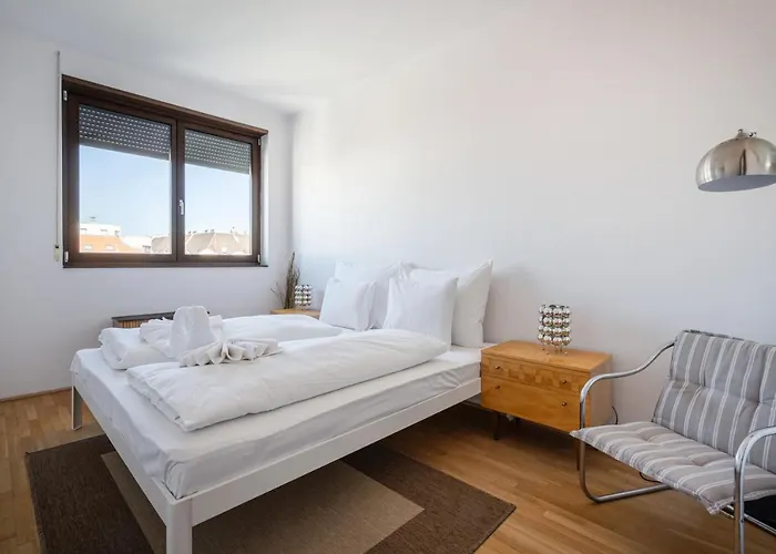 Апартаменты Panoramic Penthouse With Rooftop Terrace & Parking For 2 Cars Будапешт