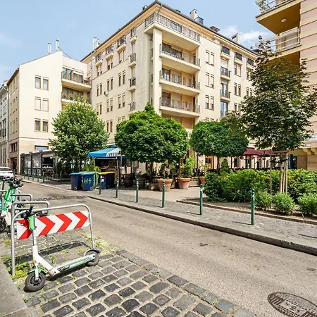 Panoramic Penthouse With Rooftop Terrace & Parking For 2 Cars