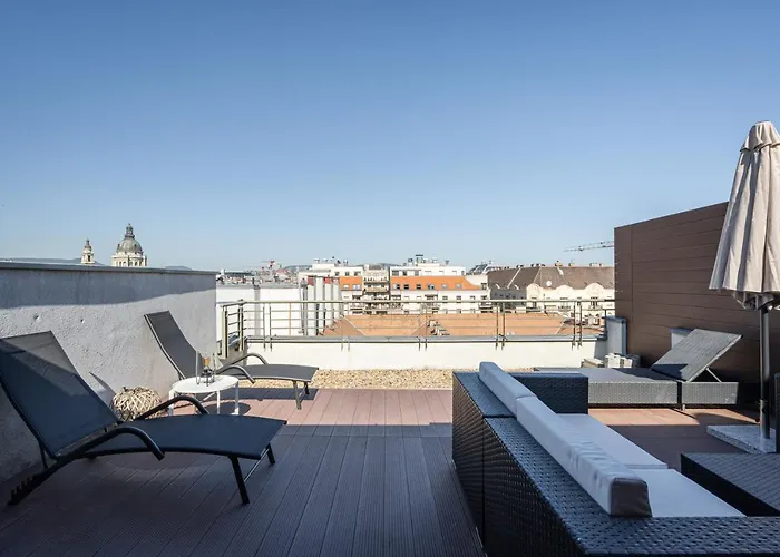 Panoramic Penthouse With Rooftop Terrace & Parking For 2 Cars *