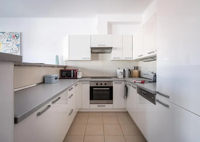 아파트 Panoramic Penthouse With Rooftop Terrace & Parking For 2 Cars