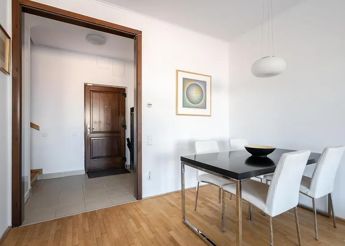 Panoramic Penthouse With Rooftop Terrace & Parking For 2 Cars 아파트 부다페스트