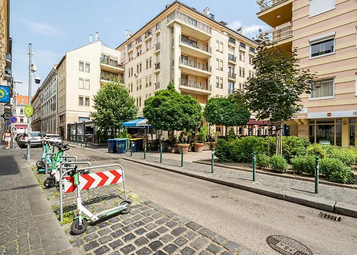 Panoramic Penthouse With Rooftop Terrace & Parking For 2 Cars
