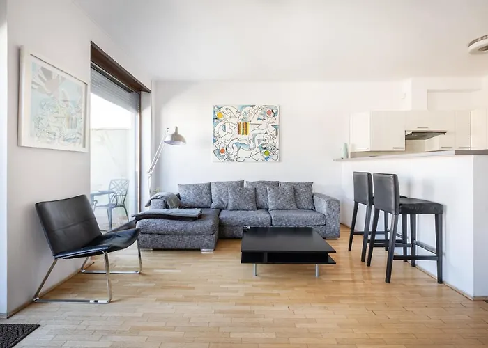 아파트 Panoramic Penthouse With Rooftop Terrace & Parking For 2 Cars