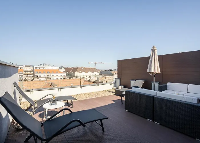 Panoramic Penthouse With Rooftop Terrace & Parking For 2 Cars 부다페스트