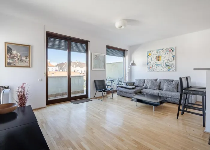 Panoramic Penthouse With Rooftop Terrace & Parking For 2 Cars 부다페스트
