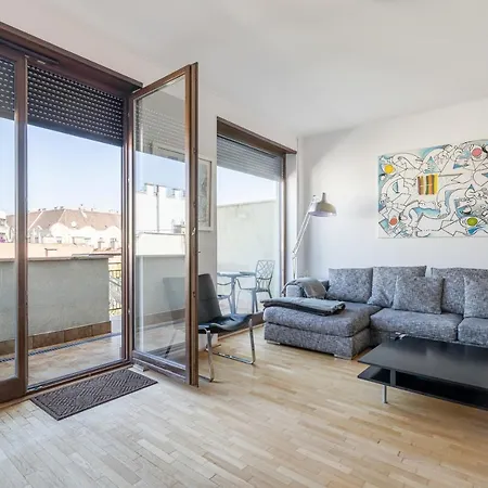 Panoramic Penthouse With Rooftop Terrace & Parking For 2 Cars * 부다페스트